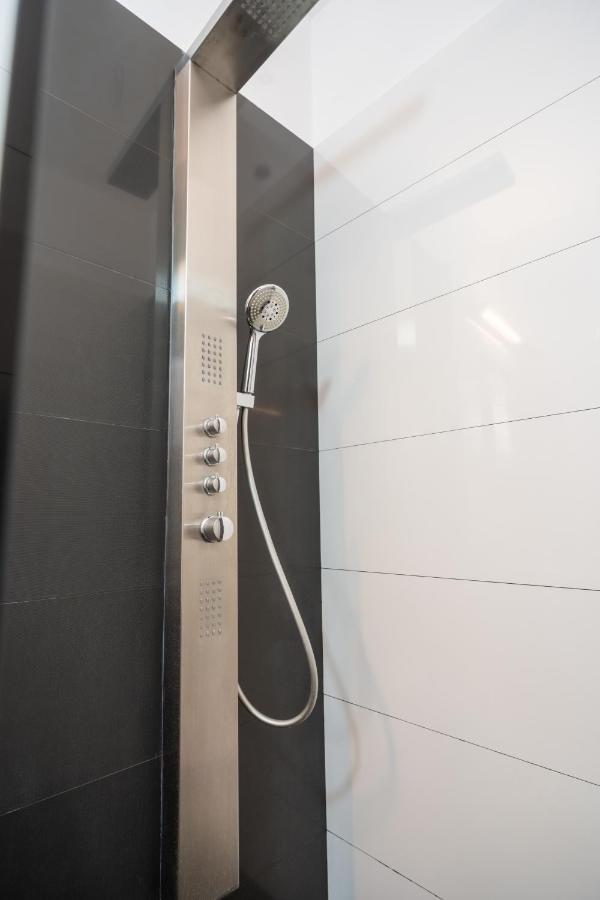 Cozy & Spacious Flat Near Victoriei Square Bucharest Exterior photo